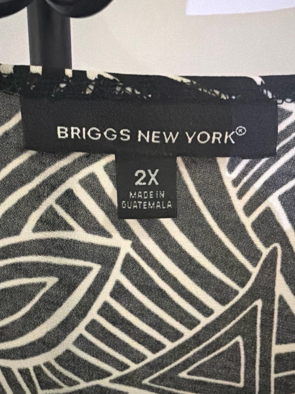 Briggs New York Black and White Graphic Floral Top - Picture 2 of 3